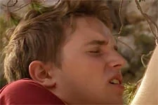 VIDÉO BONUS : (Re)découvrez le dépucelage de Nathan qui a tourné au drame !