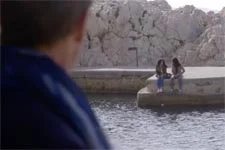 Vincent remarque que Mila retrouve sa mère en cachette !