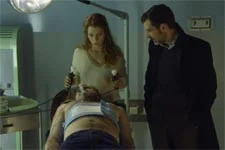 Voici comment va se dérouler la séance d?électrochocs pratiquée par Léa sur Nicolas !