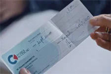 Voici le montant SURPRENANT du chèque de Vincent pour le cadeau d?anniversaire de Cerise !