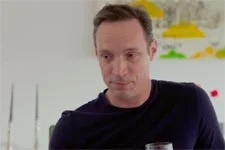 Xavier fait une étonnante découverte dans les affaires de Johanna !