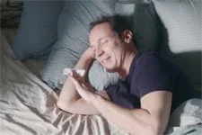 Xavier remarque que Johanna continue de prendre la pilule