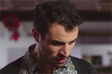 Yohan se laisse convaincre par Raphaël de faire le casse quitte à tuer Jean-Paul