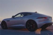 Yolande et Jocelyn piquent une voiture de sport luxueuse !