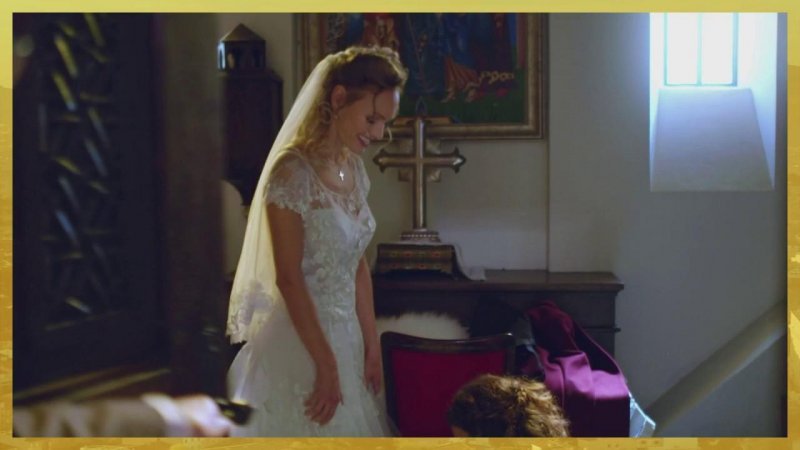 Indiscrétion : Irina sublime en robe de mariée
