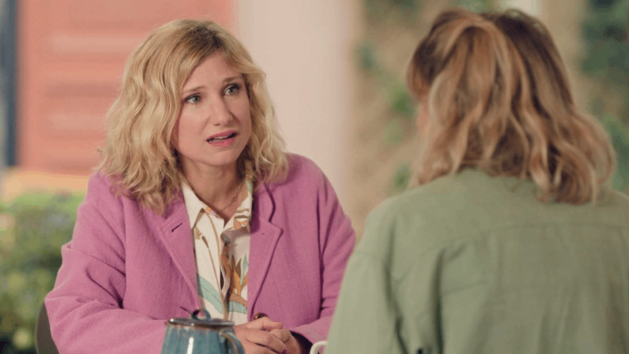 Plus belle la vie : Jennifer cache un lourd secret à Barbara... et ça pourrait tout changer