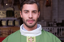 Marwan Berreni (Abdel de Plus belle la vie) devient prêtre !