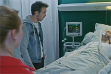 Kévin retrouve Emilie aux côtés de Stan à l’hôpital !