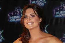 La tenue de Laetitia Milot (Mélanie) aux NRJ Music Awards surprend ses fans