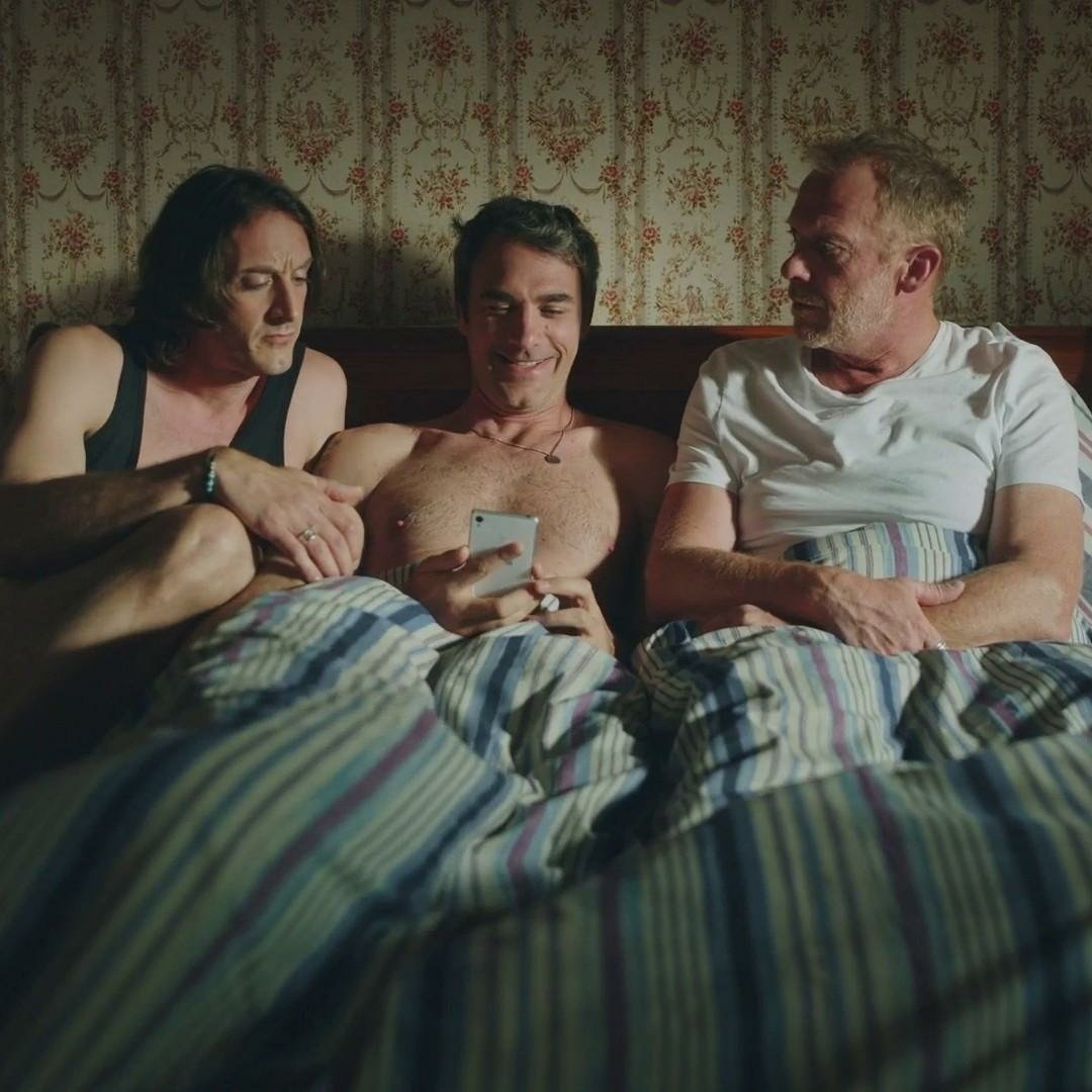 Plus belle la vie Indiscrétion : Eric, Simon et Marc se retrouvent au lit
