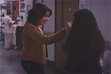 Jeanne secoue Mila qui n’a pas envie de travailler !