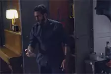 Plus belle la vie en avance : Francesco découvre l'alcoolisme de Barbara !