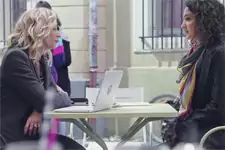 Emma demande de l’aide à Céline