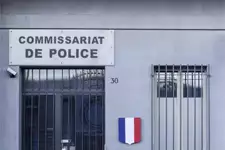 INDISCRÉTION : Patrick et Jean-Paul découvrent que Karim est dans la MERDE !