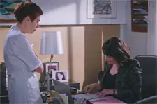 Jeanne découvre que Jennifer a été soignée à l’hôpital Marseille-Est !