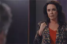 Jeanne demande à Rochat de VIRER Coralie !