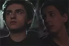 Eddy se montre maladroit avec Tom