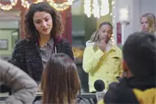 Plus belle la vie en avance : La GRANDE ANNONCE d'Emma aux journalistes !