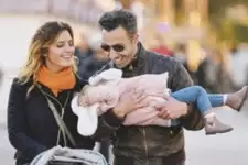 PHOTOS : Laetitia Milot (Mélanie) à Saint-Raphaël avec sa fille et son mari !