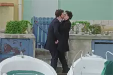 Elsa EMBRASSE Renaud passionnément !