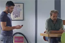 Jean-Paul tente de décourager Mathias en lui demandant quel avenir il peut offrir à Alison !