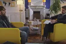 Face à Alex Melmont, Thomas doute de son innocence dans le vol de voiture