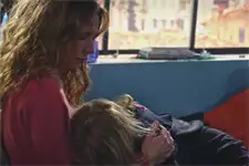 Léa tente d’aider sa sœur à remonter la pente !