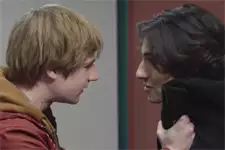 INDISCRÉTION : Tom va bientôt se faire tabasser !