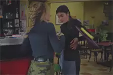 Eric constate qu’Ariane ne va pas aussi bien qu’elle le prétend !