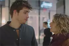 Théo fait part de son inquiétude concernant Antoine à Coralie