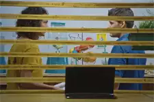Plus belle la vie en avance : César RETENTE sa chance avec Emma !