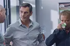 Patrick recadre ses hommes qui font des blagues limites sur Eric qui est gay !