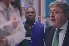 Mouss sauve Mila face à Rochat !