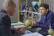 César taquine Vincent au sujet de son plan cul avec Cerise !