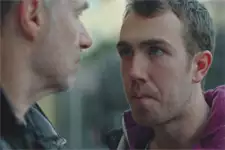 Kévin reproche à Léo d’utiliser Tom pour le faire flipper !