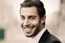 Marwan Berreni (Abdel) révèle quelle grande star lui a demandé un autographe « pour sa sœur »