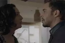 Elsa apprend à Abdel que Karim s?est fait tabasser en prison