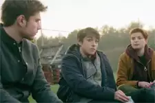 Antoine, Théo et Tom se demandent pourquoi Mila et Valère ont rompu