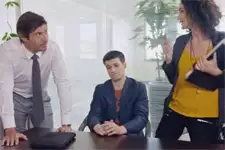 Emma plante un rendez-vous avec le patron d?Alven 2000 !