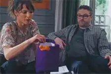 Nathan offre un CADEAU à Estelle !