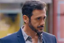 Francesco constate qu?Estelle ne le reconnaît pas !