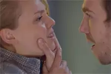 Fou de rage, Kévin s’en prend à Emilie !