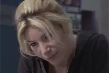 INDISCRÉTION : Ariane essaie de faire CRAQUER Emma !