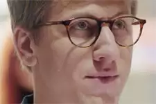 Victoire profite d’une partie de jeu vidéo pour piquer des infos à Ian Moss !