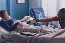 Luna retrouve le moral grâce à Mouss