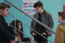 EXCLUSIF ! Un nouvel élève perturbe la petite bande du lycée !