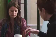 Luna confie à Babeth qu’elle a un mauvais pressentiment