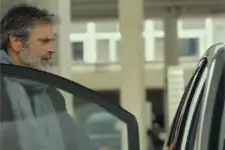 Sacha fait une grosse découverte dans la voiture de Michaël !