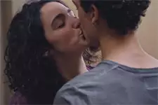 Emma et Baptiste tiennent bon pour passer la nuit séparés