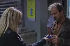 Ariane révèle à Jean-Paul que Manu Mongaut a été agressé par… une femme !